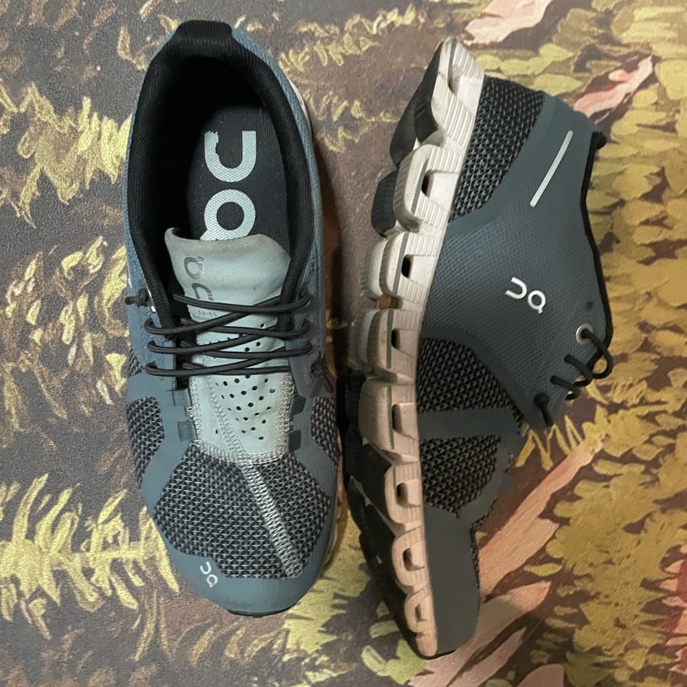 On Running Women's Sneakers in Light Gray and White - Picture 2 of 3